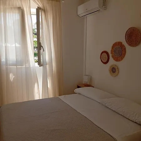 Silvia Santa Mari 2* Ponza